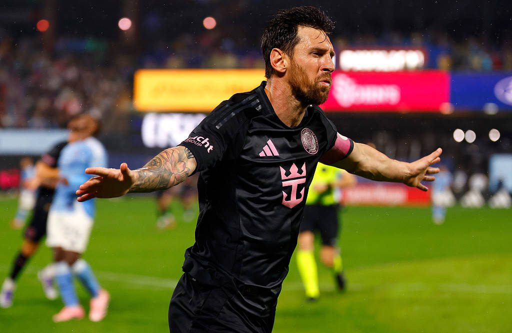 M.F.F.梅西連續2次投籃 并以4-0擊敗邁阿密國際球員 鎖定在季后賽中
