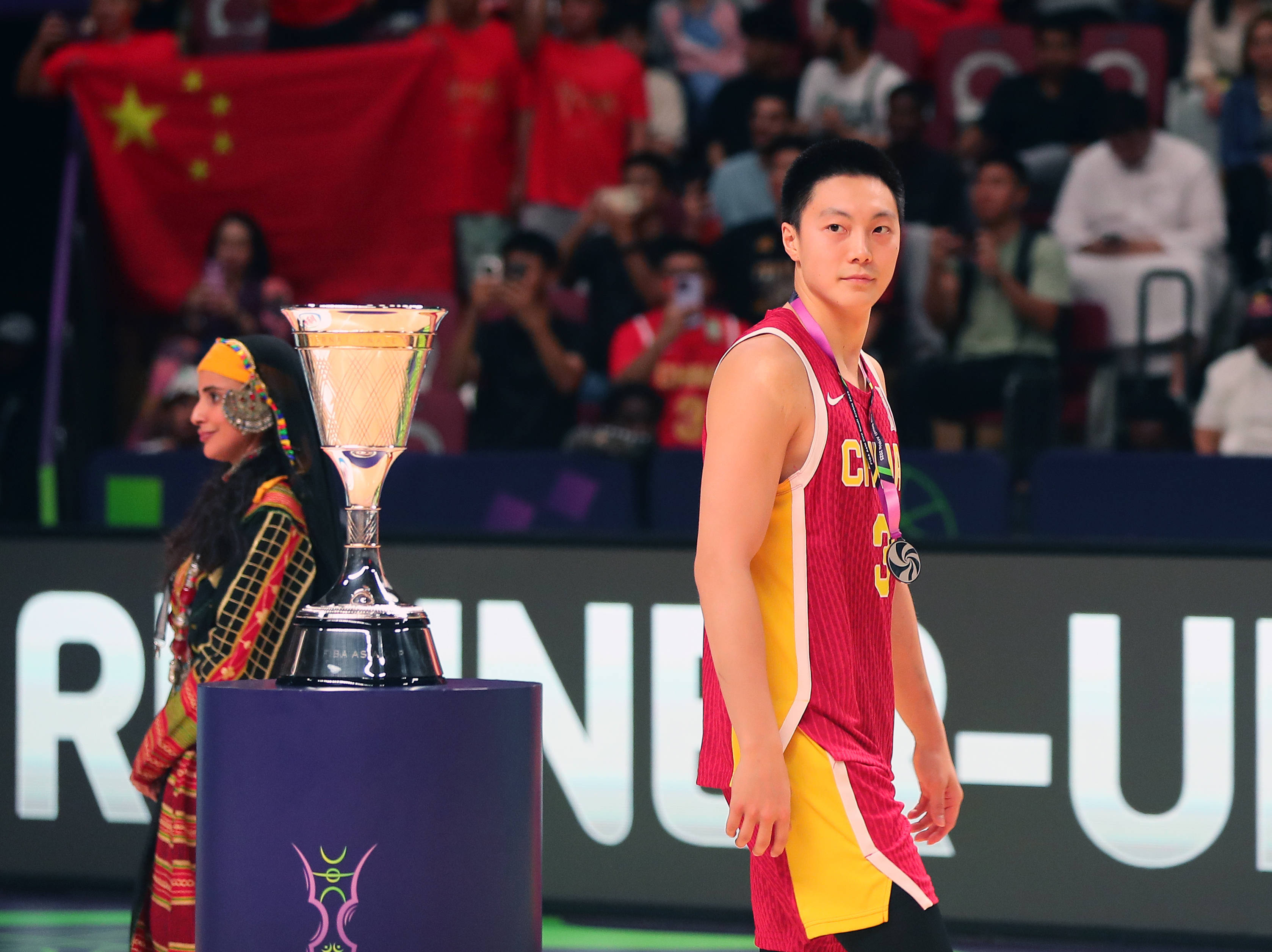 差距！胡明克斯（Hu Mingxuan）失去了最后的勝利 整個(gè)團(tuán)隊(duì)都受到了張Zhenlin的隊(duì)友的觀點(diǎn)的安慰